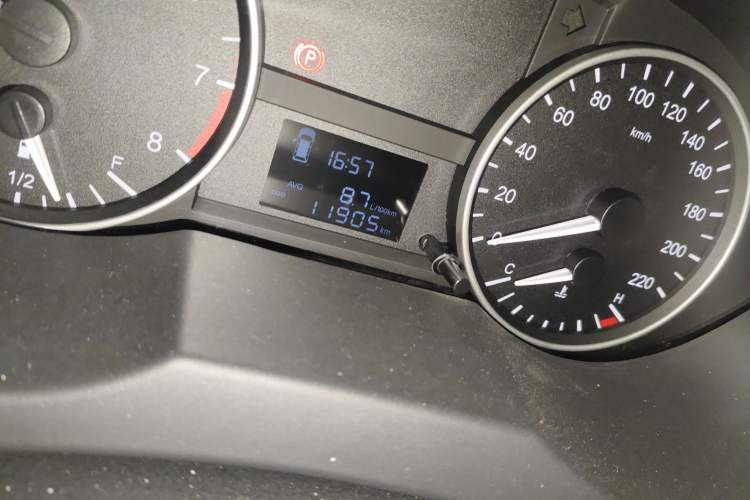 Used JAC Refine M3 2022 PLUS IKEA Edition 1.8L Comfort Version Odometer Close Up