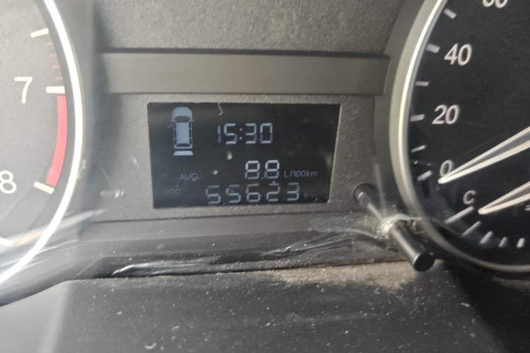 Used JAC Refine M3  Odometer Close Up