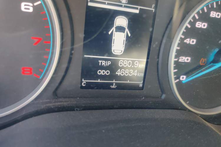 Used JAC Refine M3 2022 PLUS 1.8L 7-seater Standard Model Odometer Close Up