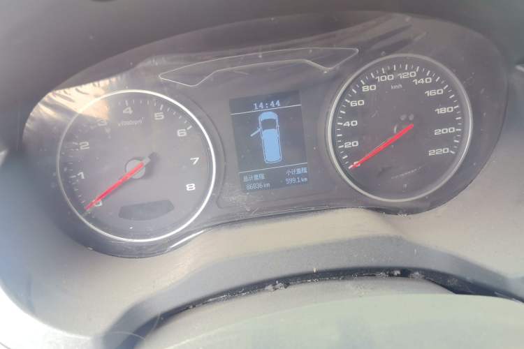 Used JAC Refine M3 2022 1.8L 7-seat Standard Edition Odometer Close Up