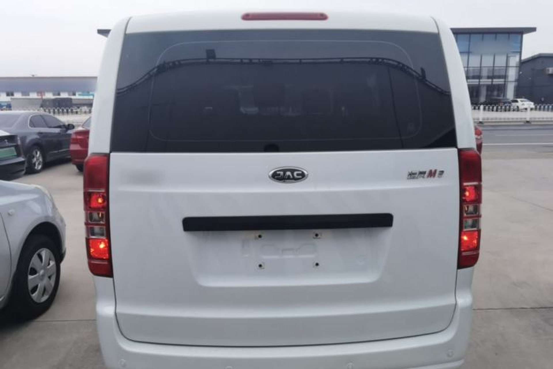 Used JAC Refine M3 2022 1.8L 7-seat Standard Edition Rear