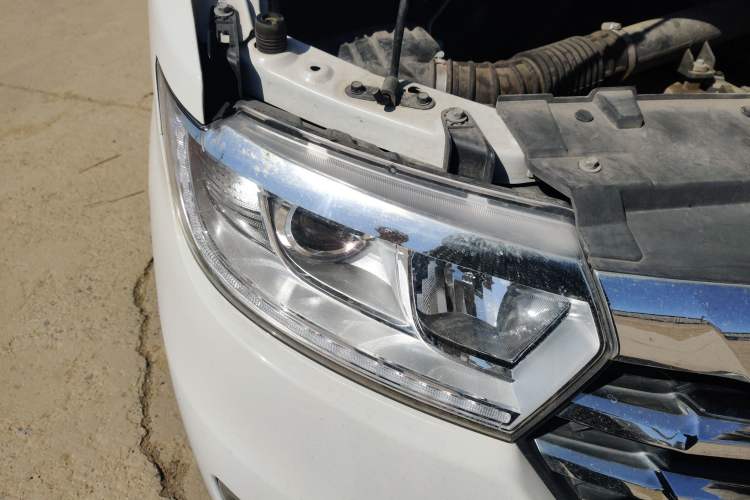 Used JAC Refine M3 2022 PLUS 1.8L 7-seater Standard Model Right Front Headlight