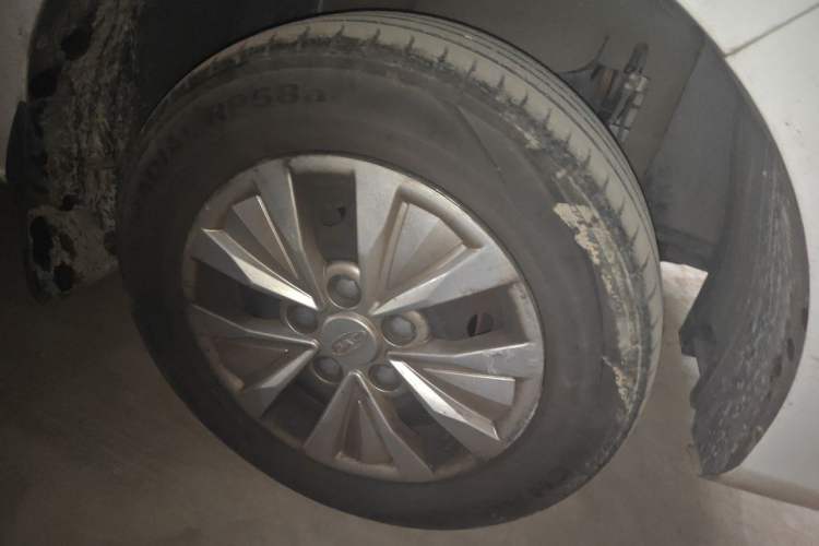 Used JAC Refine M3 2022 1.8L 7-seat Standard Edition Right Front Wheel Hub