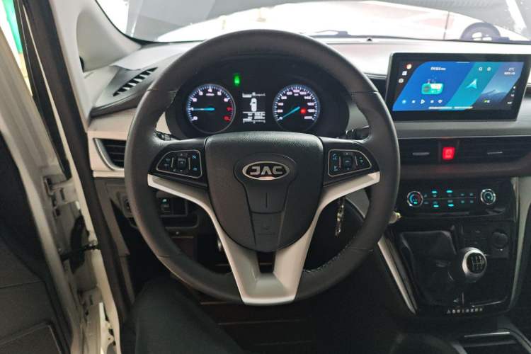 Used JAC Refine M3 2022 PLUS 1.8L 7-seater Standard Model Steering Wheel