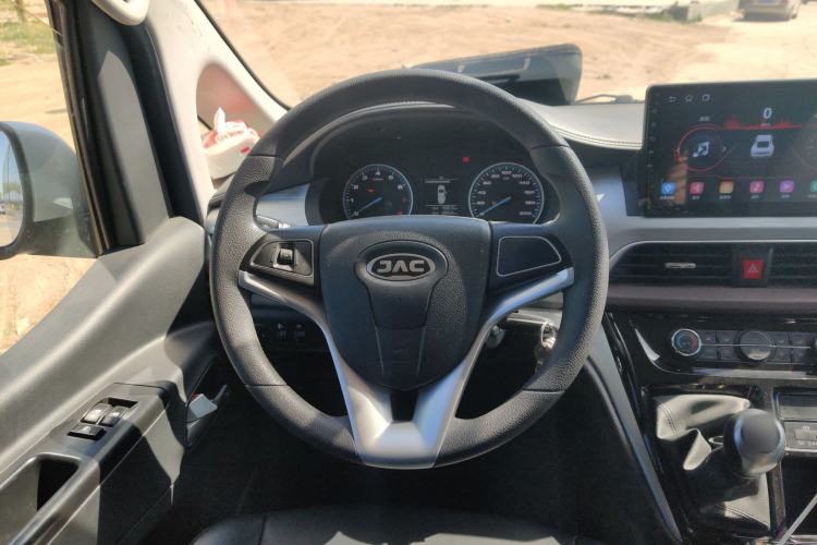 Used JAC Refine M3 2022 PLUS 1.8L 7-seater Standard Model Steering Wheel