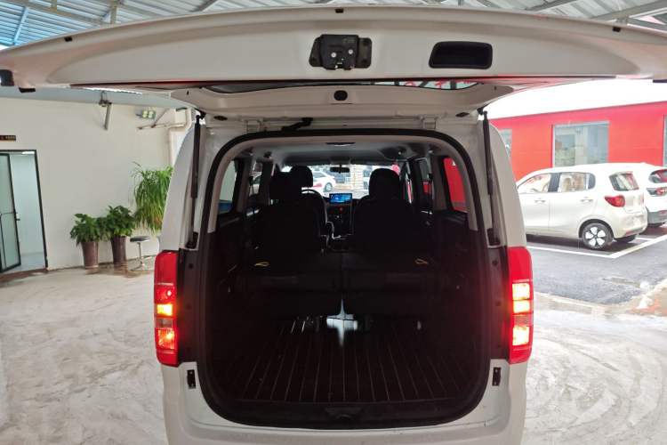 Used JAC Refine M3 2022 PLUS 1.8L 7-seater Standard Model Trunk