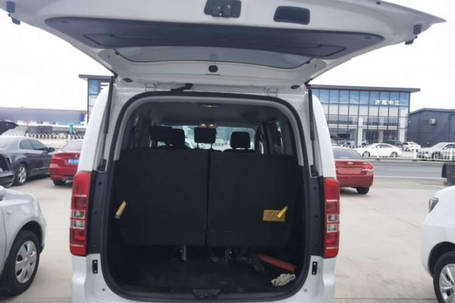 Used JAC Refine M3 2022 1.8L 7-seat Standard Edition Trunk