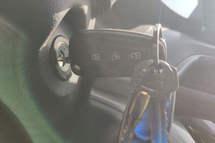 Used JAC Refine M3 2022 PLUS 1.8L 7-seater Standard Model Vehicle Key
