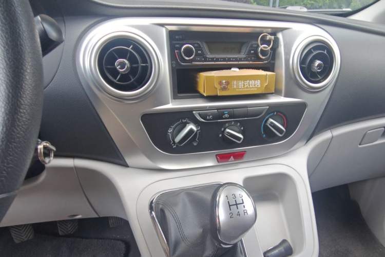 Used JAC Refine M3 2023 PLUS 1.5T 5/7-seat Classic Edition Audio And AC Panel