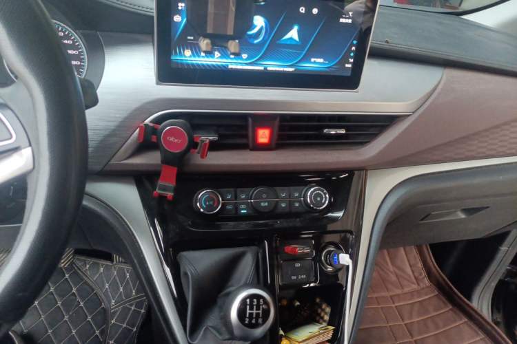 Used JAC Refine M3 2023 PLUS 1.5T 9-Seater Smart Connectivity Version Audio And AC Panel