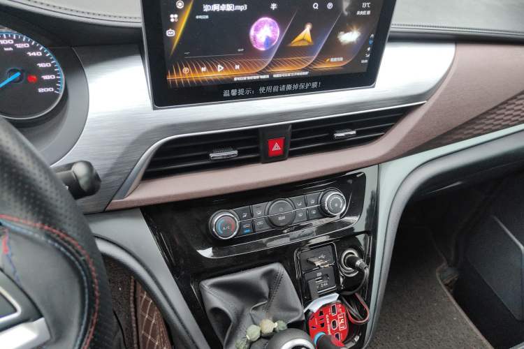 Used JAC Refine M3 2023 PLUS 1.8L 9-Seater Smart Connectivity Version Audio And AC Panel
