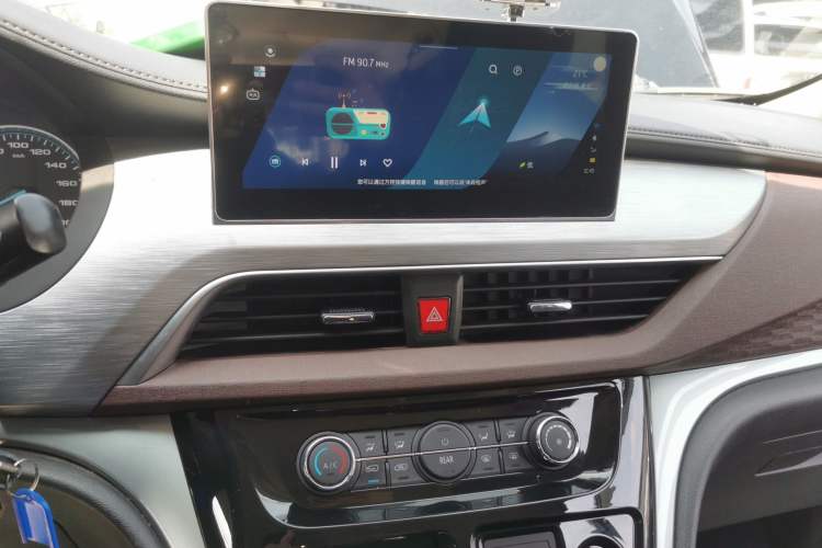 Used JAC Refine M3 2023 PLUS 1.5T 7/8-seater Smart Connectivity Version Audio And AC Panel