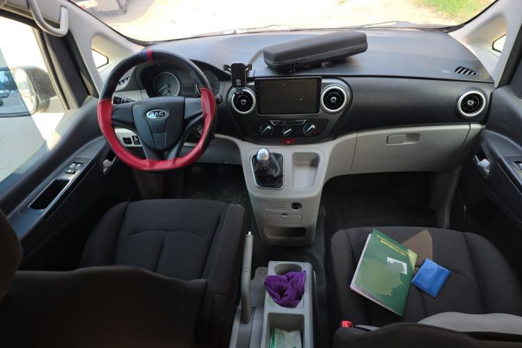 Used JAC Refine M3 2023 PLUS 1.8L 7/8-Seater Comfort Edition Center Console