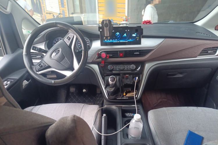 Used JAC Refine M3 2023 PLUS 1.5T 9-Seater Smart Connectivity Version Center Console