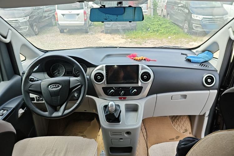 Used JAC Refine M3 2023 PLUS 1.8L 7/8-Seater Comfort Edition Center Console