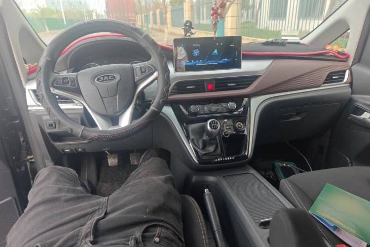 Used JAC Refine M3 2023 PLUS 1.5T 7/8-seater Smart Connectivity Version Center Console