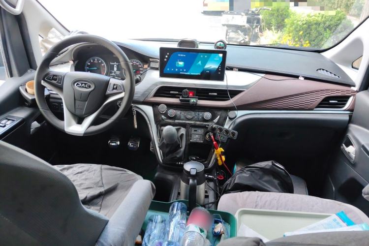 Used JAC Refine M3 2023 PLUS 1.8L 7/8-seater Smart Connectivity Version Center Console