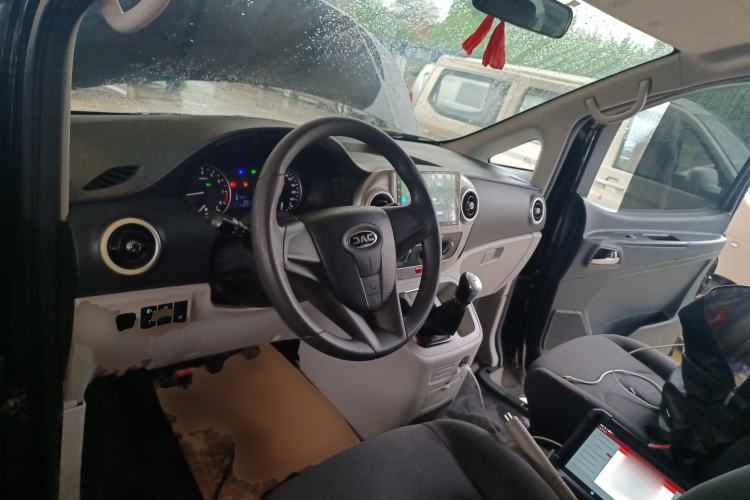 Used JAC Refine M3 2023 PLUS 1.5T 5/7-seat Classic Edition Center Console