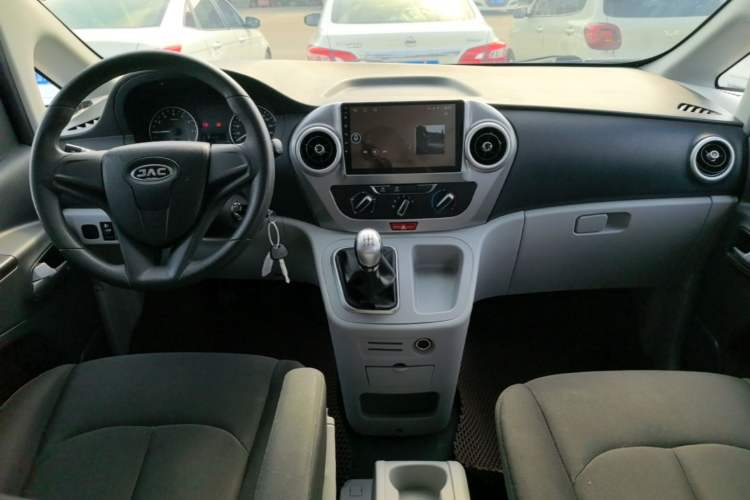 Used JAC Refine M3 2023 PLUS 1.5T 5/7-seat Classic Edition Center Console