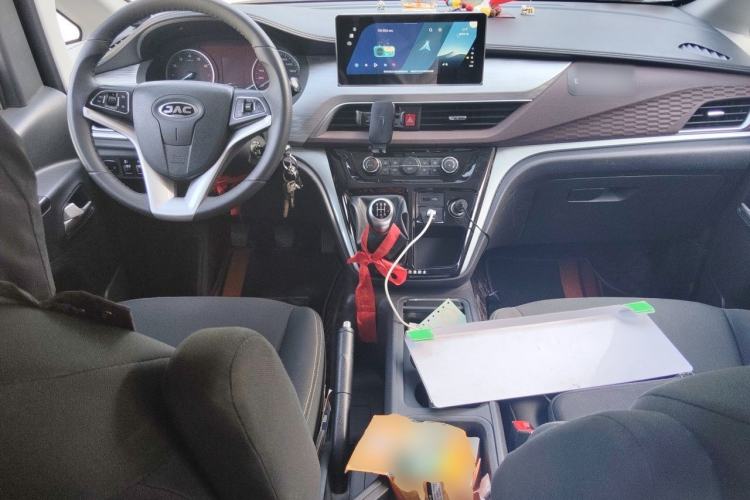 Used JAC Refine M3 2023 PLUS 1.8L 9-Seater Smart Connectivity Version Center Console