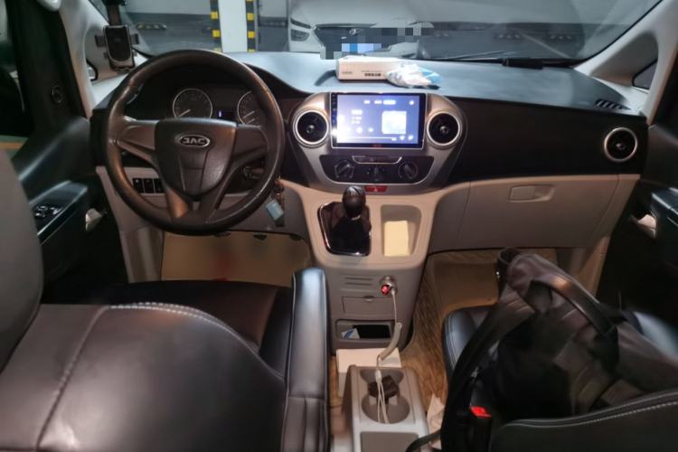 Used JAC Refine M3 2023 PLUS 1.5T 7/8-seat Comfort Edition Center Console