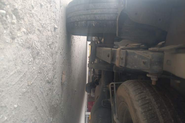Used JAC Refine M3 2023 PLUS 1.5T 9-Seater Smart Connectivity Version Chassis Rear Left