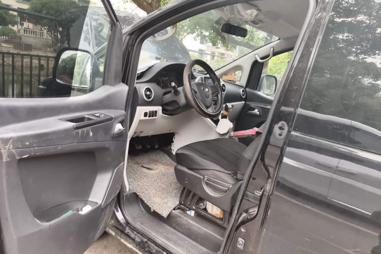 Used JAC Refine M3 2023 PLUS 1.5T 5/7-seat Classic Edition Driver Seat