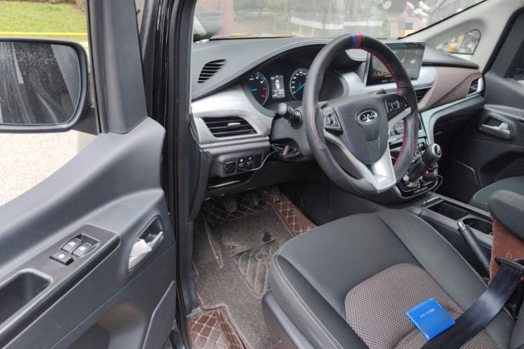 Used JAC Refine M3 2023 PLUS 1.8L 9-Seater Smart Connectivity Version Driver Seat