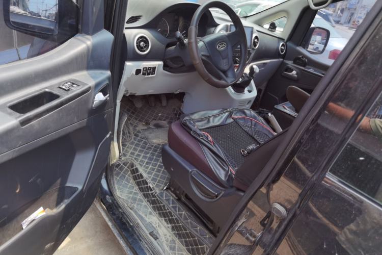 Used JAC Refine M3 2023 PLUS 1.5T 5/7-seat Classic Edition Driver Seat