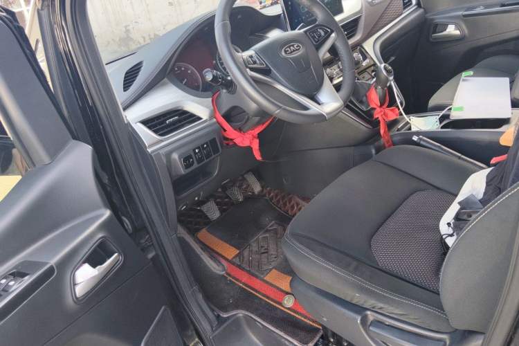 Used JAC Refine M3 2023 PLUS 1.8L 9-Seater Smart Connectivity Version Driver Seat