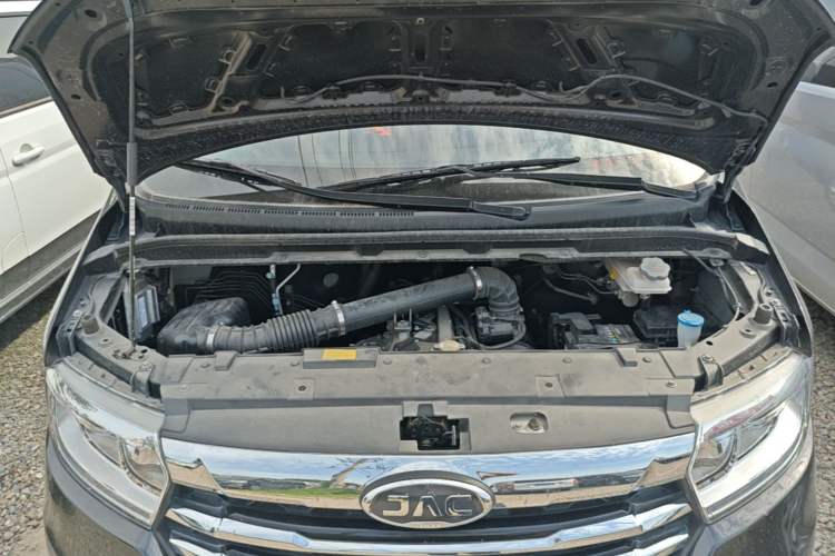 Used JAC Refine M3 2023 PLUS 1.8L 7/8-Seater Comfort Edition Engine Bay