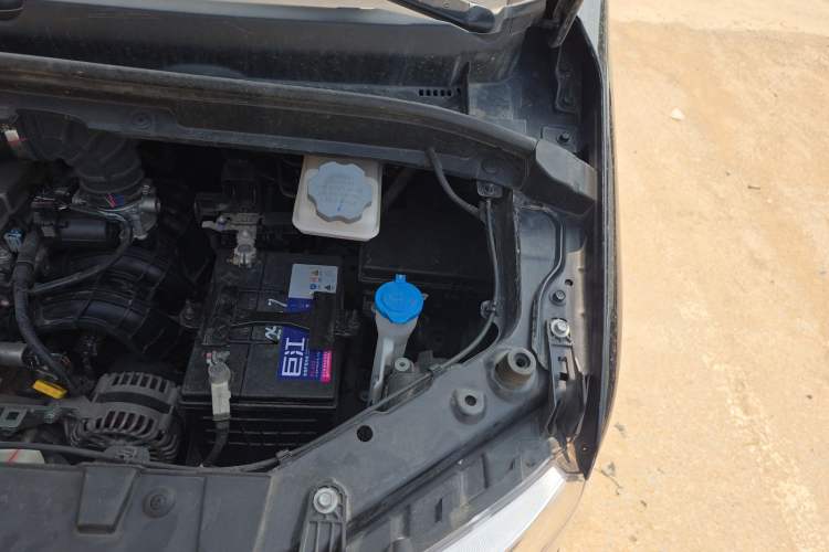 Used JAC Refine M3 2023 PLUS 1.8L 7/8-Seater Comfort Edition Engine Bay Left