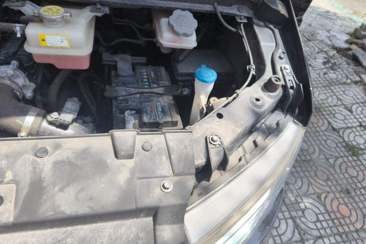 Used JAC Refine M3 2023 PLUS 1.5T 7/8-seater Smart Connectivity Version Engine Bay Left