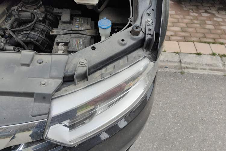 Used JAC Refine M3 2023 PLUS 1.8L 9-Seater Smart Connectivity Version Engine Bay Left