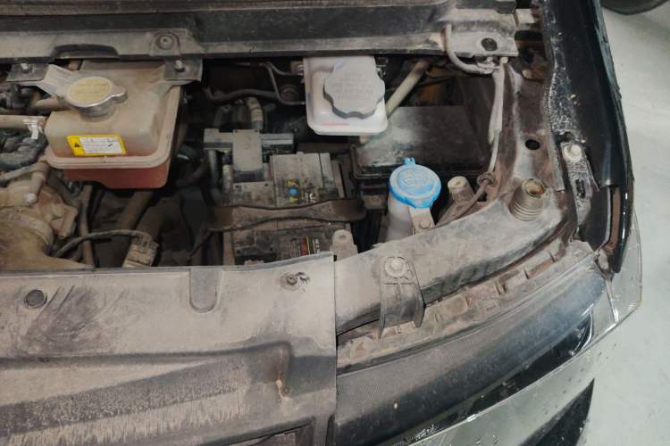 Used JAC Refine M3 2023 PLUS 1.5T 5/7-seat Classic Edition Engine Bay Left