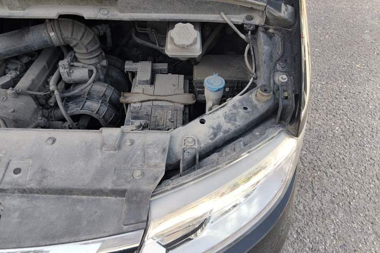 Used JAC Refine M3 2023 PLUS 1.8L 9-Seater Smart Connectivity Version Engine Bay Left