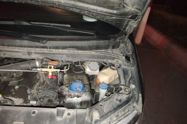 Used JAC Refine M3 2023 PLUS 1.8L 7/8-Seater Comfort Edition CNG Engine Bay Left