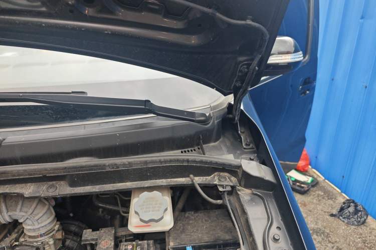 Used JAC Refine M3 2023 1.8L 7/8-Seater Comfort Edition Engine Bay Left