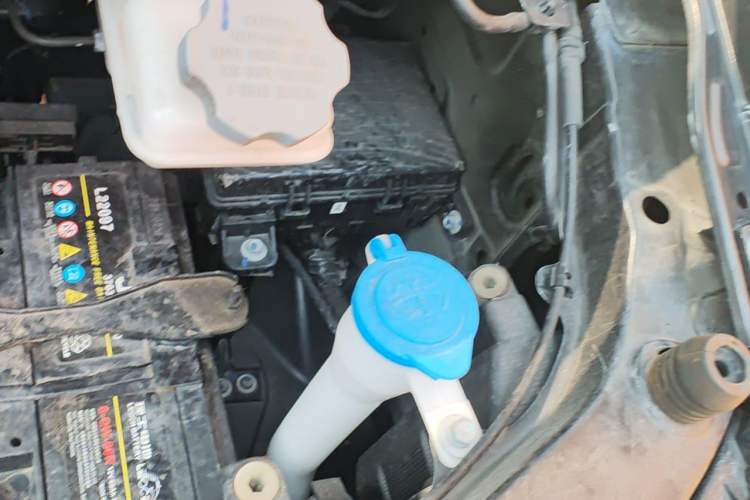 Used JAC Refine M3 2023 PLUS 1.5T 5/7-seat Classic Edition Engine Bay Left