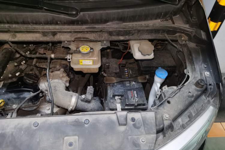 Used JAC Refine M3 2023 PLUS 1.5T 7/8-seat Comfort Edition Engine Bay Left