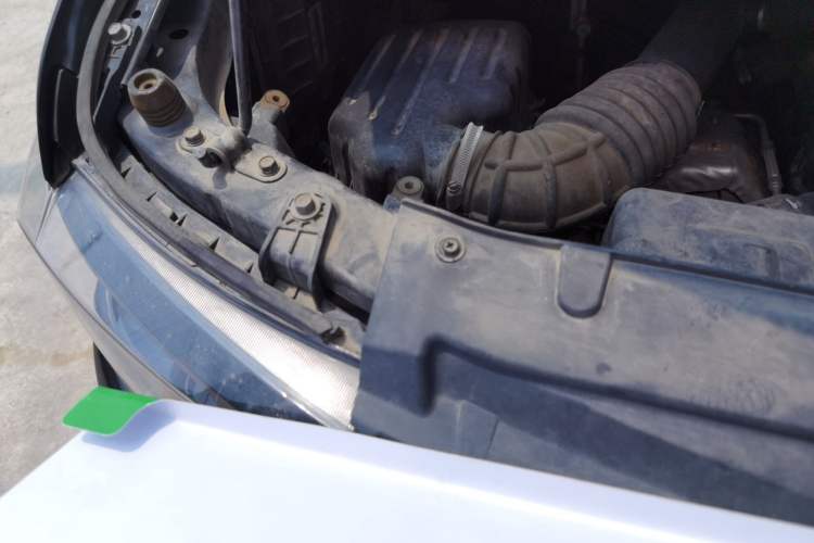 Used JAC Refine M3 2023 PLUS 1.5T 5/7-seat Classic Edition Engine Bay Right