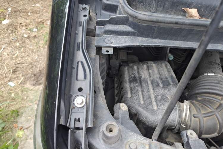 Used JAC Refine M3 2023 PLUS 1.5T 5/7-seat Classic Edition Engine Bay Right