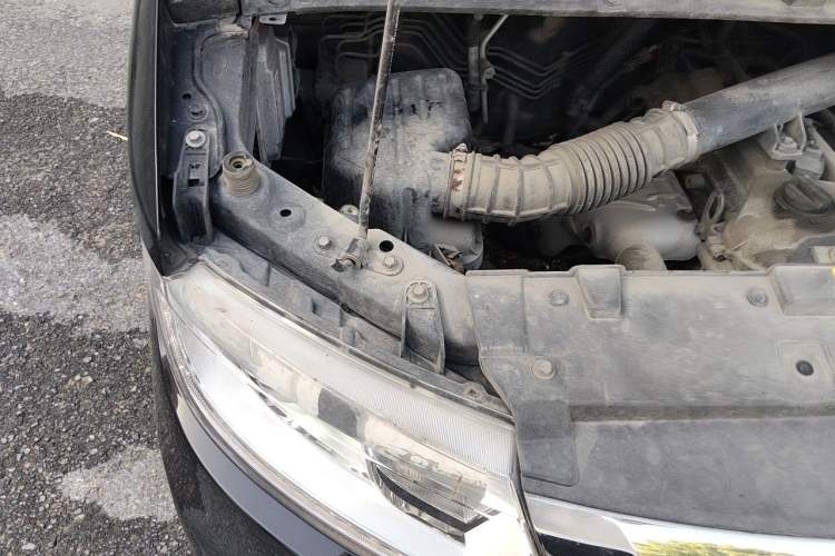Used JAC Refine M3 2023 PLUS 1.8L 9-Seater Smart Connectivity Version Engine Bay Right