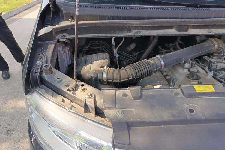 Used JAC Refine M3 2023 1.8L 7/8-Seater Smart Connectivity Version Engine Bay Right