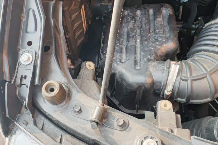 Used JAC Refine M3 2023 PLUS 1.5T 5/7-seat Classic Edition Engine Bay Right