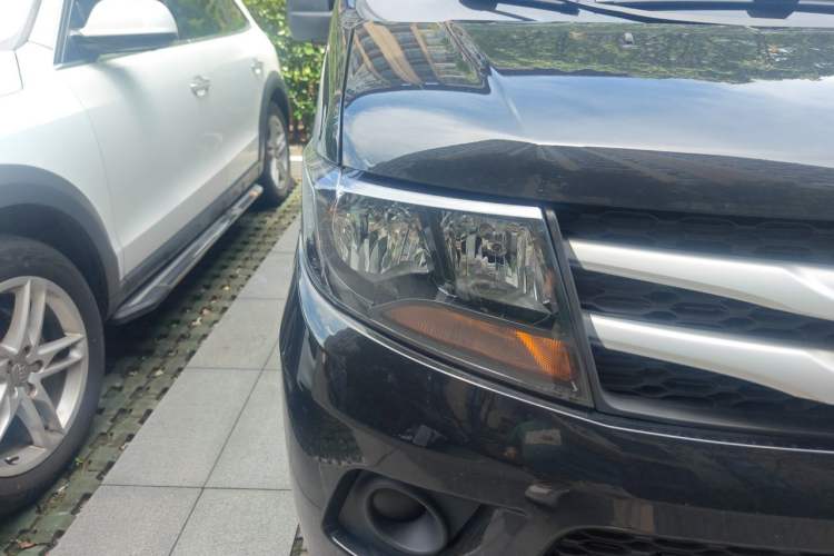Used JAC Refine M3 2023 PLUS 1.5T 5/7-seat Classic Edition Exterior 6