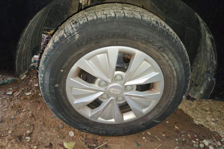 Used JAC Refine M3 2023 PLUS 1.8L 9-Seater Smart Connectivity Version Exterior 7