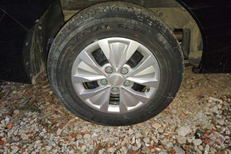 Used JAC Refine M3 2023 PLUS 1.8L 9-Seater Smart Connectivity Version Exterior 8