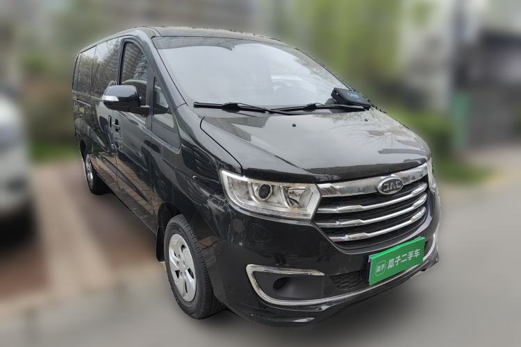 Used JAC Refine M3 2023 PLUS 1.8L 9-Seater Smart Connectivity Version Front Right 45 Deg