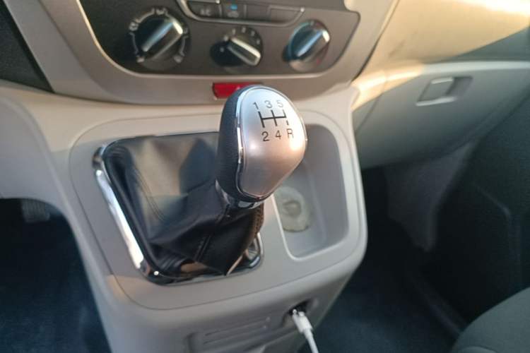 Used JAC Refine M3 2023 PLUS 1.5T 5/7-seat Classic Edition Gear Lever